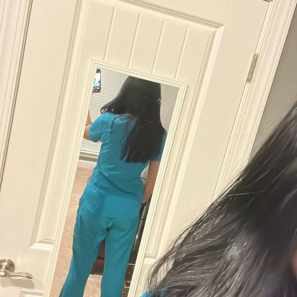 Scrub set - Picture 2 of 2